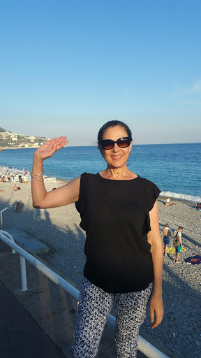 Madame Schultz in front of the Mediterranean Sea in Nice in 2016 during a GATEway summer.